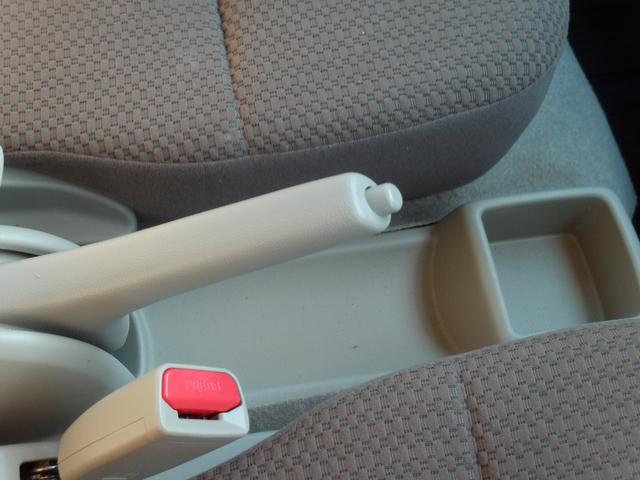 エブリイ ＰＡリミテッド　６型　ＡＭ／ＦＭラジオ　ＵＳＢソケット　オートライト　両側スライドドア　パワーウィンドウ　衝突被害軽減システム　アイドリングストップ　横滑り防止機能　衝突安全ボディ　盗難防止システム　取扱説明書　メンテナンスノート（29枚目）