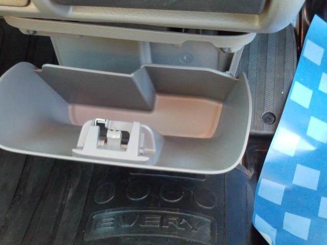 エブリイ ＰＡリミテッド　６型　ＡＭ／ＦＭラジオ　ＵＳＢソケット　オートライト　両側スライドドア　パワーウィンドウ　衝突被害軽減システム　アイドリングストップ　横滑り防止機能　衝突安全ボディ　盗難防止システム　取扱説明書　メンテナンスノート（32枚目）