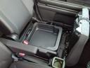 【シートアンダーボックス】助手席シート下に収納スペースがあります♪