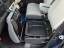 【シートアンダーボックス】助手席シート下に収納スペースがあります♪
