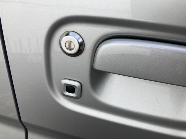 エブリイ JOIN 6型 衝突被害軽減システム プッシュスタート フルホイールキャップ オートライト 両側スライドドア 4WD シートヒーター アイドリングストップ USBソケット 横滑り防止機能 衝突安全ボディ 盗難防止システム 取扱説明書 メンテナンスノート(12枚目)