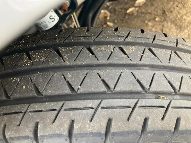 エブリイ JOIN 6型 衝突被害軽減システム プッシュスタート フルホイールキャップ オートライト 両側スライドドア 4WD シートヒーター アイドリングストップ USBソケット 横滑り防止機能 衝突安全ボディ 盗難防止システム 取扱説明書 メンテナンスノート(15枚目)