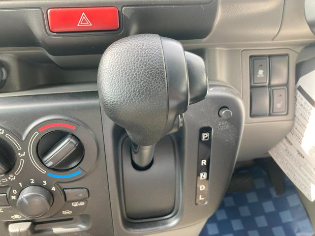 エブリイ JOIN 6型 衝突被害軽減システム プッシュスタート フルホイールキャップ オートライト 両側スライドドア 4WD シートヒーター アイドリングストップ USBソケット 横滑り防止機能 衝突安全ボディ 盗難防止システム 取扱説明書 メンテナンスノート(22枚目)