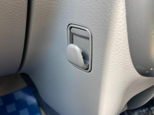 エブリイ JOIN 6型 衝突被害軽減システム プッシュスタート フルホイールキャップ オートライト 両側スライドドア 4WD シートヒーター アイドリングストップ USBソケット 横滑り防止機能 衝突安全ボディ 盗難防止システム 取扱説明書 メンテナンスノート(33枚目)