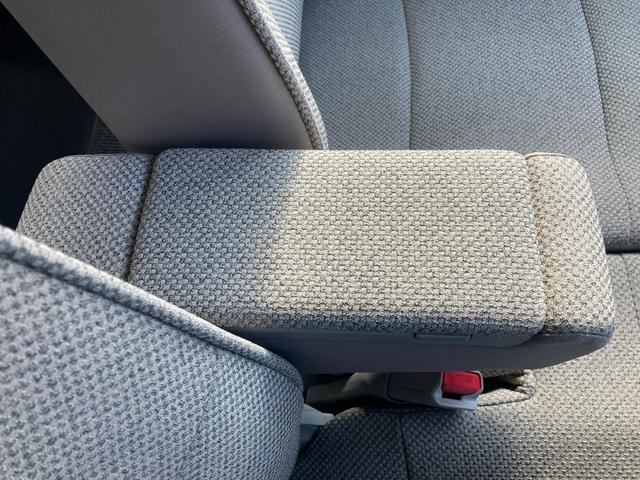 アルトラパン Ｓ　衝突被害軽減システム　ＣＤステレオ　オートライト　スズキの初売り！１月４日から１２日までの限定価格となります。７日（水曜日）は店休日となっておりますのでお問い合わせの対応は８日よりさせて頂きます。店舗へご来店いただける方のみ販売させて頂きます。（30枚目）