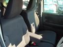 【フロントシート】ベンチシートタイプで狭い駐車スペースでも乗り降りラクラクです♪