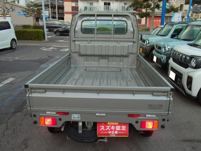 キャリイトラック ＫＣエアコン・パワステ　７型　５速ＭＴ　４ＷＤ　オートライト　スペアタイヤ　ＡＭ／ＦＭラジオ　パワーウィンドウ　衝突被害軽減システム　アイドリングストップ　横滑り防止機能　衝突安全ボディ　取扱説明書　メンテナンスノート（6枚目）