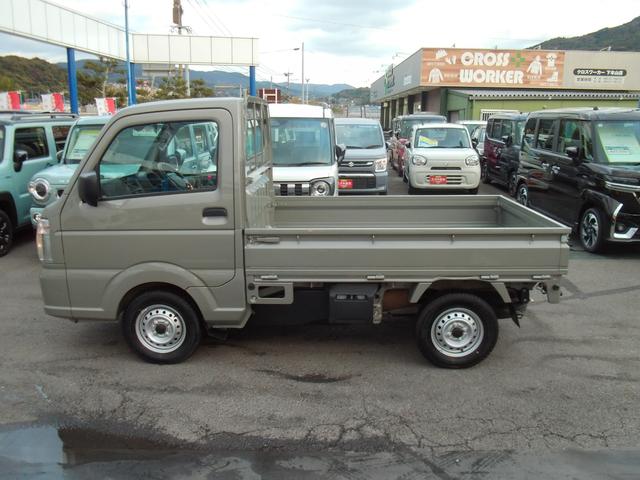 キャリイトラック ＫＣエアコン・パワステ　７型　５速ＭＴ　４ＷＤ　オートライト　スペアタイヤ　ＡＭ／ＦＭラジオ　パワーウィンドウ　衝突被害軽減システム　アイドリングストップ　横滑り防止機能　衝突安全ボディ　取扱説明書　メンテナンスノート（9枚目）