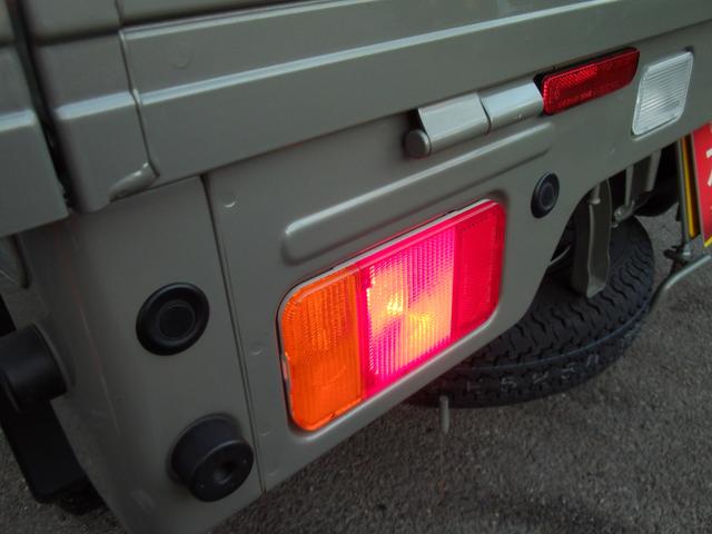 キャリイトラック ＫＣエアコン・パワステ　７型　５速ＭＴ　４ＷＤ　オートライト　スペアタイヤ　ＡＭ／ＦＭラジオ　パワーウィンドウ　衝突被害軽減システム　アイドリングストップ　横滑り防止機能　衝突安全ボディ　取扱説明書　メンテナンスノート（17枚目）