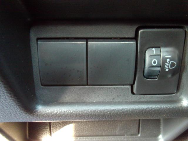 スペーシア ＨＹＢＲＩＤ　Ｘ　ナビ　全方位カメラ　両側電動スライドドア　フルホイールキャップ　オートライト　プッシュスタート　シートヒーター　オートエアコン　衝突被害軽減システム　アイドリングストップ　ＵＳＢソケット　横滑り防止機能　衝突安全ボディ　盗難防止システム（27枚目）