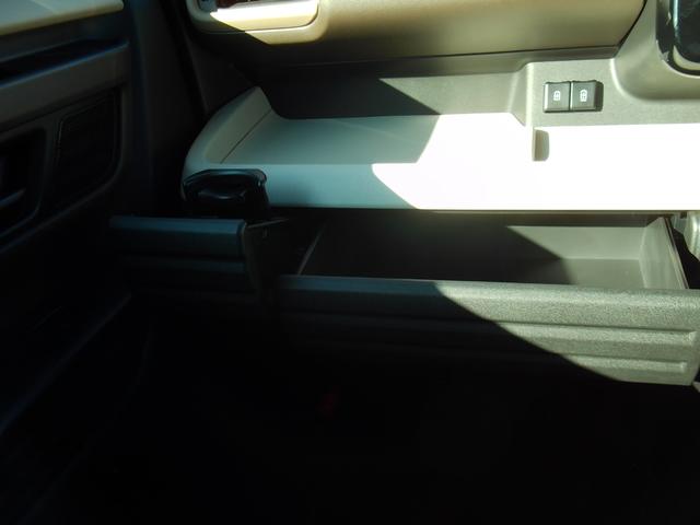 スペーシア ＨＹＢＲＩＤ　Ｘ　ナビ　全方位カメラ　両側電動スライドドア　フルホイールキャップ　オートライト　プッシュスタート　シートヒーター　オートエアコン　衝突被害軽減システム　アイドリングストップ　ＵＳＢソケット　横滑り防止機能　衝突安全ボディ　盗難防止システム（32枚目）