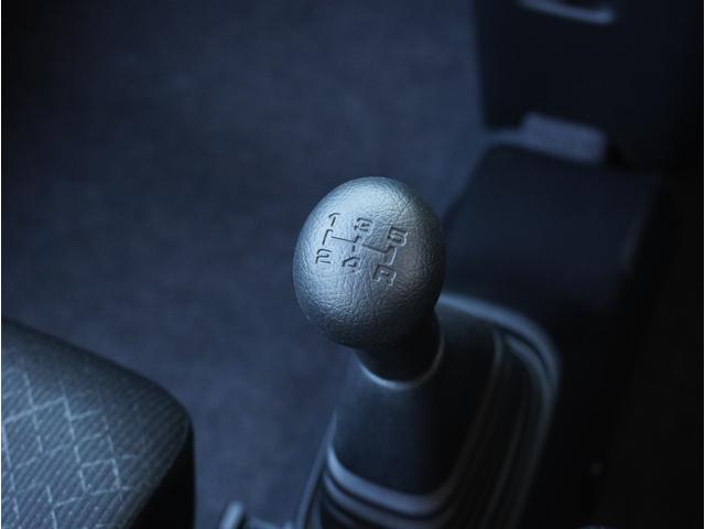 ワゴンR FX 5速MT リアパーキングセンサー 運転席シートヒーター 5速MT リアパーキングセンサー 運転席シートヒーター プッシュスタート スマートキー CD AMFMラジオ オートライト 衝突被害軽減システム 横滑り防止機能 衝突安全ボディ 盗難防止システム(5枚目)