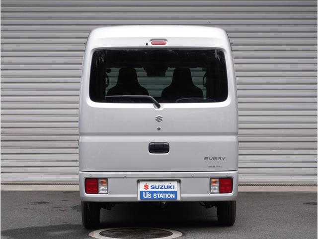 エブリイ PAリミテッド 4WD 5速MT リアパーキングセンサー 4WD 5速MT リアパーキングセンサー キーレスエントリー オートライト AMFMラジオ 衝突被害軽減システム 車線逸脱警報機能 横滑り防止装置 衝突安全ボディ 盗難防止システム(10枚目)