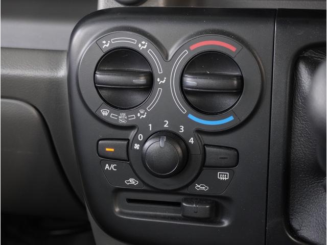 エブリイ PAリミテッド 4WD 5速MT リアパーキングセンサー 4WD 5速MT リアパーキングセンサー キーレスエントリー オートライト AMFMラジオ 衝突被害軽減システム 車線逸脱警報機能 横滑り防止装置 衝突安全ボディ 盗難防止システム(15枚目)