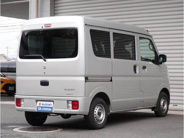 エブリイ PAリミテッド 4WD 5速MT リアパーキングセンサー 4WD 5速MT リアパーキングセンサー キーレスエントリー オートライト AMFMラジオ 衝突被害軽減システム 車線逸脱警報機能 横滑り防止装置 衝突安全ボディ 盗難防止システム(21枚目)