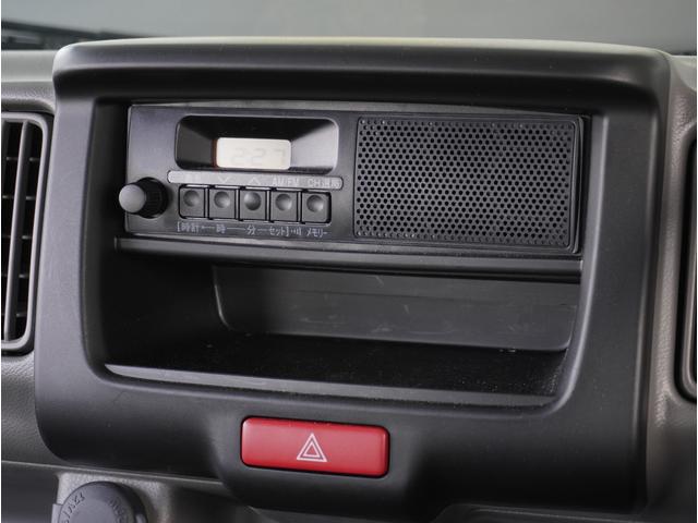 エブリイ PAリミテッド 4WD 5速MT リアパーキングセンサー 4WD 5速MT リアパーキングセンサー キーレスエントリー オートライト AMFMラジオ 衝突被害軽減システム 車線逸脱警報機能 横滑り防止装置 衝突安全ボディ 盗難防止システム(46枚目)