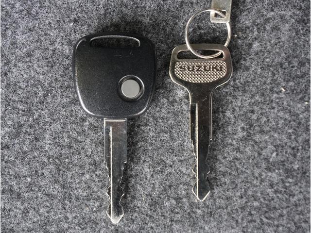 アルト ＨＹＢＲＩＤ　Ｓ　リアパーキングセンサー　キーレスエントリー　リアパーキングセンサー　キーレスエントリー　運転席シートヒーター　Ｂｌｕｅｔｏｏｔｈ　オートライト　衝突被害軽減システム　車線逸脱警報機能　アイドリングストップ　横滑り防止機能　衝突安全ボディ（55枚目）