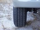 【タイヤ溝有り】タイヤの溝はしっかりと残ってますのでご安心ください。状態も良好です。ノーマルタイヤ、スタッドレスタイヤも取り扱っております。皆様のご来店お待ちしております。