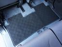 【フロアマット】フロアマットもキレイな状態となっております。ご納車前にも徹底的に洗浄・掃除した後ご納車させていただきます。お近くのスズキ自販島根までお越しください。