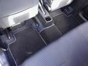 【フロアマット】フロアマットもキレイな状態となっております。ご納車前にも徹底的に洗浄・掃除した後ご納車させていただきます。お近くのスズキ自販島根までお越しください。