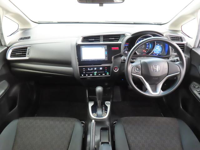 フィット １３Ｇ・Ｆパッケージ／バックカメラ付きナビ・ＥＴＣ付き車　前ドラレコ　バックカメラ　オートライト　Ｂｌｕｅｔｏｏｔｈ　プッシュスタート　オートエアコン　ＥＴＣ　ワンオーナー　アイドリングストップ　横滑り防止機能　衝突安全ボディ　盗難防止システム（3枚目）