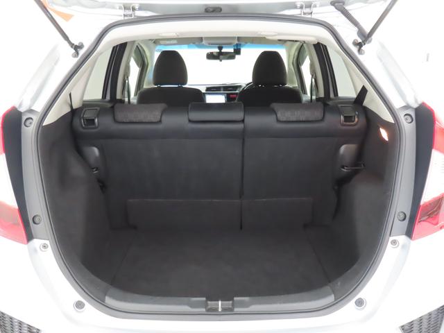 フィット １３Ｇ・Ｆパッケージ／バックカメラ付きナビ・ＥＴＣ付き車　前ドラレコ　バックカメラ　オートライト　Ｂｌｕｅｔｏｏｔｈ　プッシュスタート　オートエアコン　ＥＴＣ　ワンオーナー　アイドリングストップ　横滑り防止機能　衝突安全ボディ　盗難防止システム（13枚目）