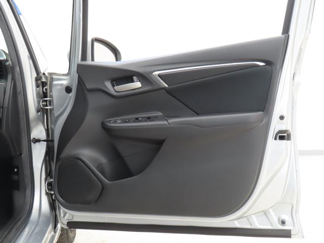 フィット １３Ｇ・Ｆパッケージ／バックカメラ付きナビ・ＥＴＣ付き車　前ドラレコ　バックカメラ　オートライト　Ｂｌｕｅｔｏｏｔｈ　プッシュスタート　オートエアコン　ＥＴＣ　ワンオーナー　アイドリングストップ　横滑り防止機能　衝突安全ボディ　盗難防止システム（38枚目）