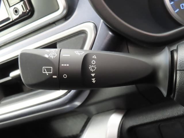 ピクシスジョイ ＳＡ２／バックカメラ付きナビ・２ＷＤ・ＣＶＴ車　２ＷＤ・ＣＶＴ車　オートライト　バックカメラ　Ｂｌｕｅｔｏｏｔｈ　プッシュスタート　オートエアコン　盗難防止システム　衝突安全ボディ　横滑り防止機能　アイドリングストップ　衝突被害軽減システム（9枚目）