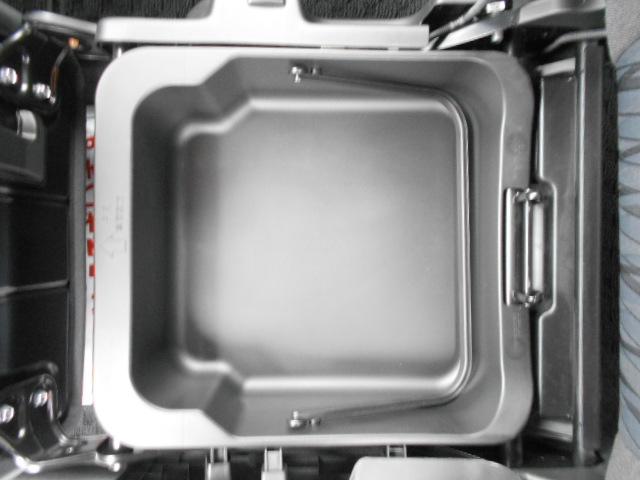 ソリオ ＨＹＢＲＩＤ　ＭＸ　ＣＶＴ　衝突軽減ブレーキ　全方位ナビ　オートライト　Ｂｌｕｅｔｏｏｔｈ　スライドドア　純正ナビ　プッシュスタート　シートヒーター　オートエアコン　ＥＴＣ　衝突被害軽減システム　アイドリングストップ　横滑り防止機能　衝突安全ボディ（30枚目）