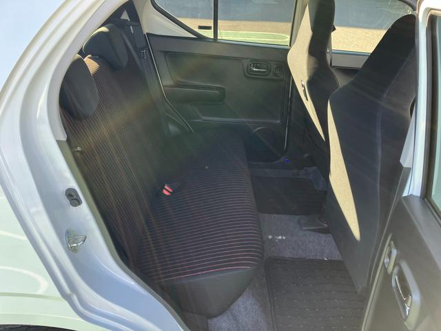 アルトターボＲＳ ターボＲＳ　５ＡＧＳ　ＨＩＤ　衝突軽減ブレーキ　ナビ　ＥＴＣ　バックカメラ　オートライト　Ｂｌｕｅｔｏｏｔｈ　プッシュスタート　シートヒーター　オートエアコン　ＥＴＣ　衝突被害軽減システム　アイドリングストップ　横滑り防止機能　衝突安全ボディ　盗難防止システム（17枚目）