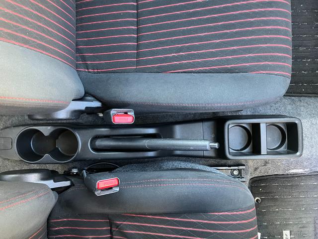 アルトターボＲＳ ターボＲＳ　５ＡＧＳ　ＨＩＤ　衝突軽減ブレーキ　ナビ　ＥＴＣ　バックカメラ　オートライト　Ｂｌｕｅｔｏｏｔｈ　プッシュスタート　シートヒーター　オートエアコン　ＥＴＣ　衝突被害軽減システム　アイドリングストップ　横滑り防止機能　衝突安全ボディ　盗難防止システム（35枚目）