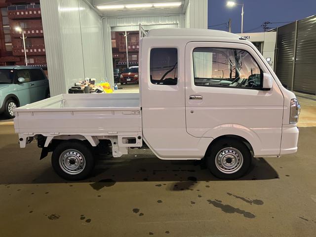 スーパーキャリイ X 4WD/5MT キーレスエントリー 衝突防止システム ABS エアバッグ エアコン パワーステアリング パワーウィンドウ 電動格納式リモコンドアミラー アイドリングストップ 衝突安全ボディ(3枚目)