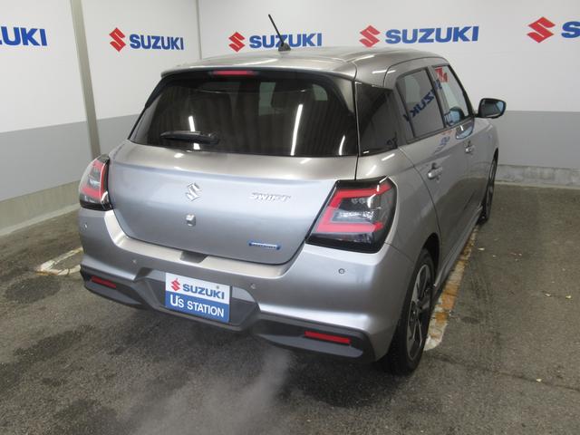 スイフト ＨＹＢＲＩＤ　ＭＺ　カーナビ／全方位カメラ　スズキコネクト対応通信機　アダプティブクルーズコントロール　オートライト　プッシュスタート　シートヒーター　オートエアコン　アイドリングストップ　横滑り防止機能　衝突安全ボディ　衝突被害軽減システム（3枚目）