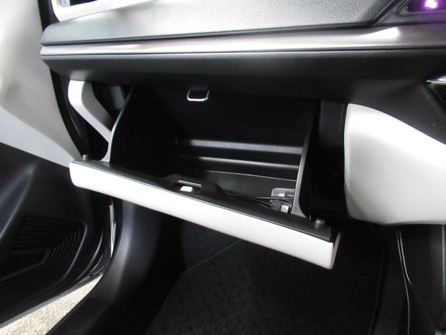 スイフト ＨＹＢＲＩＤ　ＭＺ　カーナビ／全方位カメラ　スズキコネクト対応通信機　アダプティブクルーズコントロール　オートライト　プッシュスタート　シートヒーター　オートエアコン　アイドリングストップ　横滑り防止機能　衝突安全ボディ　衝突被害軽減システム（26枚目）