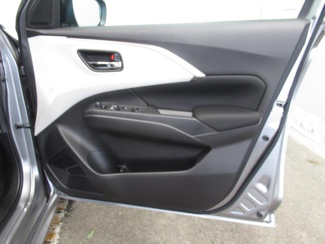 スイフト ＨＹＢＲＩＤ　ＭＺ　カーナビ／全方位カメラ　スズキコネクト対応通信機　アダプティブクルーズコントロール　オートライト　プッシュスタート　シートヒーター　オートエアコン　アイドリングストップ　横滑り防止機能　衝突安全ボディ　衝突被害軽減システム（29枚目）