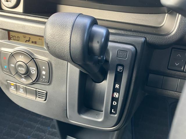 アルト ＨＹＢＲＩＤ　Ｘ　全方位モニター付ディスプレイオーディオ　オートライト　プッシュスタート　シートヒーター　オートエアコン　衝突被害軽減システム　アイドリングストップ　横滑り防止機能　衝突安全ボディ　盗難防止システム（13枚目）