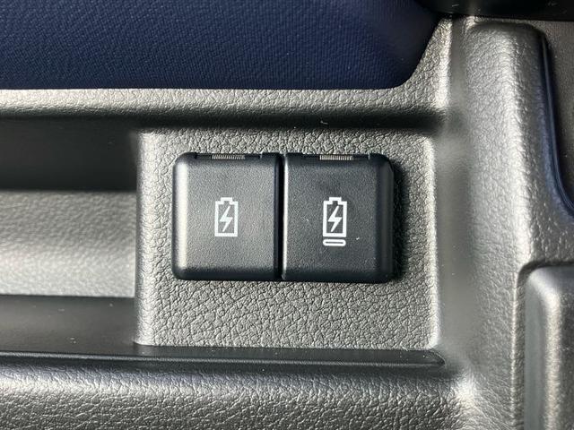 アルト ＨＹＢＲＩＤ　Ｘ　全方位モニター付ディスプレイオーディオ　オートライト　プッシュスタート　シートヒーター　オートエアコン　衝突被害軽減システム　アイドリングストップ　横滑り防止機能　衝突安全ボディ　盗難防止システム（18枚目）