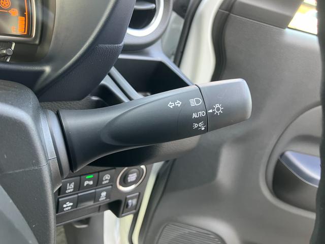 アルト ＨＹＢＲＩＤ　Ｘ　全方位モニター付ディスプレイオーディオ　オートライト　プッシュスタート　シートヒーター　オートエアコン　衝突被害軽減システム　アイドリングストップ　横滑り防止機能　衝突安全ボディ　盗難防止システム（21枚目）