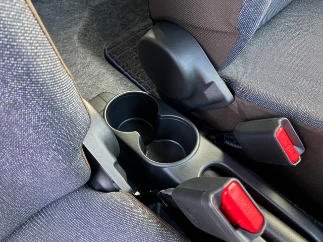 アルト ＨＹＢＲＩＤ　Ｘ　全方位モニター付ディスプレイオーディオ　オートライト　プッシュスタート　シートヒーター　オートエアコン　衝突被害軽減システム　アイドリングストップ　横滑り防止機能　衝突安全ボディ　盗難防止システム（27枚目）