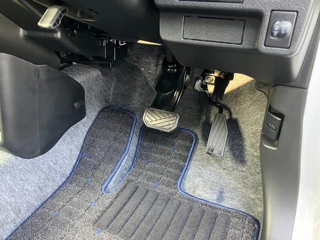 アルト ＨＹＢＲＩＤ　Ｘ　全方位モニター付ディスプレイオーディオ　オートライト　プッシュスタート　シートヒーター　オートエアコン　衝突被害軽減システム　アイドリングストップ　横滑り防止機能　衝突安全ボディ　盗難防止システム（29枚目）