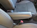 フロントシート:アームレスト装備
