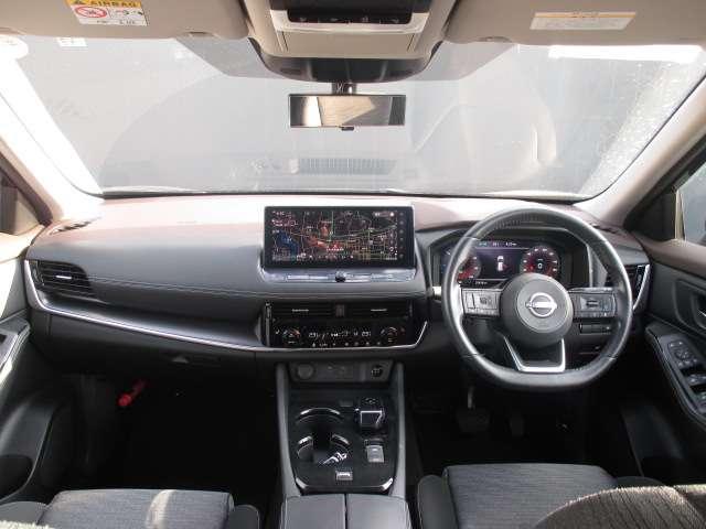 エクストレイル １．５　Ｘ　メモリーナビ　ＡＶＭ　オートＢドア　１００Ｖ　ＡＣ　アラウンドビューモニター　レーンキープアシスト　踏み間違い防止装置　１オーナー　ＬＥＤ　盗難防止システム　スマートキー　レーダークルーズ　アルミホイール　ＥＴＣ　エアコン　パワーステアリング（3枚目）