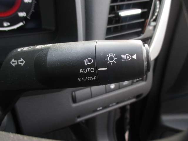 エクストレイル １．５　Ｘ　メモリーナビ　ＡＶＭ　オートＢドア　１００Ｖ　ＡＣ　アラウンドビューモニター　レーンキープアシスト　踏み間違い防止装置　１オーナー　ＬＥＤ　盗難防止システム　スマートキー　レーダークルーズ　アルミホイール　ＥＴＣ　エアコン　パワーステアリング（10枚目）