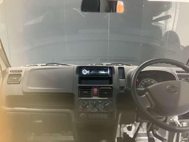 NT100クリッパートラック 660 DX CDチューナー 5MT キー2本 スペアタイヤ Wエアバッグ ワンオーナー車 運転席エアバック PS エアコンパワステ メンテナンスノート ABS(3枚目)