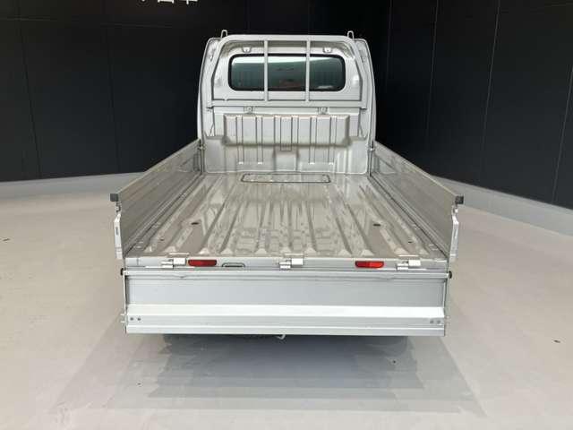 NT100クリッパートラック 660 DX CDチューナー 5MT キー2本 スペアタイヤ Wエアバッグ ワンオーナー車 運転席エアバック PS エアコンパワステ メンテナンスノート ABS(16枚目)