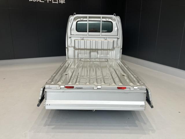 NT100クリッパートラック 660 DX CDチューナー 5MT キー2本 スペアタイヤ Wエアバッグ ワンオーナー車 運転席エアバック PS エアコンパワステ メンテナンスノート ABS(17枚目)