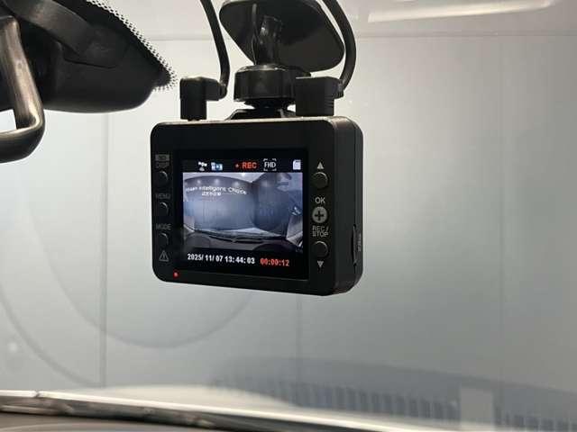 マーチ １．２　ＮＩＳＭＯ　メモリーナビ　ドラレコ　ＥＴＣ　Ｗエアバッグ　定期点検記録簿　アイスト　ナビＴＶ　スマートキ　オートエアコン　メモリナビ　キーフリー　ＡＷ　パワーウィンドウ　エアバック　ＡＢＳ　ワンセグ　ＥＴＣ　パワステ　ドライブレコーダー（10枚目）