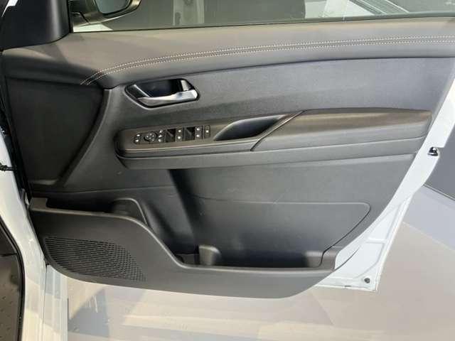 セレナ ２．０　ハイウェイスターＶ　元社用車　後席モニター　ＡＶＭ　寒冷地仕様　Ｗ電動スライド　レーダークルコン　レーンアシスト　ＬＥＤランプ　ワンオーナー車　盗難防止システム　ＥＴＣ装備　カーテンエアバッグ　アルミホイール　キーフリー　メモリ－ナビ　ナビＴＶ　記録簿　エアコン（13枚目）