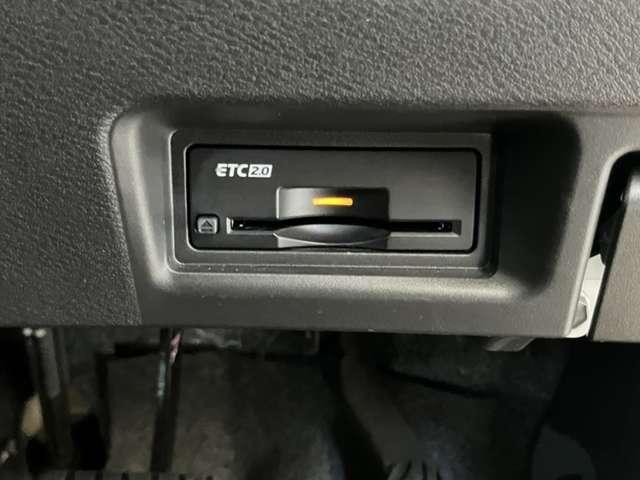 セレナ ２．０　ハイウェイスターＶ　元社用車　後席モニター　ＡＶＭ　寒冷地仕様　Ｗ電動スライド　レーダークルコン　レーンアシスト　ＬＥＤランプ　ワンオーナー車　盗難防止システム　ＥＴＣ装備　カーテンエアバッグ　アルミホイール　キーフリー　メモリ－ナビ　ナビＴＶ　記録簿　エアコン（17枚目）