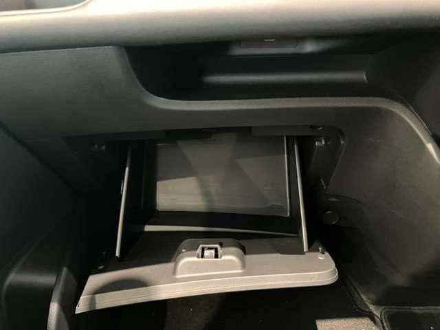 セレナ ２．０　ハイウェイスターＶ　元社用車　後席モニター　ＡＶＭ　寒冷地仕様　Ｗ電動スライド　レーダークルコン　レーンアシスト　ＬＥＤランプ　ワンオーナー車　盗難防止システム　ＥＴＣ装備　カーテンエアバッグ　アルミホイール　キーフリー　メモリ－ナビ　ナビＴＶ　記録簿　エアコン（18枚目）